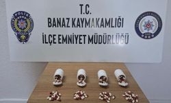 Uşak’ta polisten kaçan araçtan atılan poşette 197 adet sentetik ecza hapı ele geçirildi