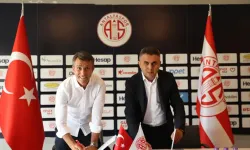 Bülent Korkmaz Antalyaspor’a imza attı