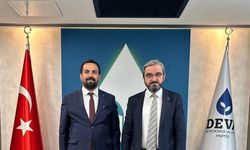 DEVA Partisi İzmir’de Görev Değişimi: Aybar Uygur Ankara’da Siyasete Devam Edecek