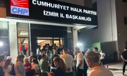 Utku Gümrükçü CHP İzmir İl Binasına girdi