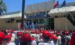 İzmir'de TİS anlaşmazlığı sonrası işçiler eylemde