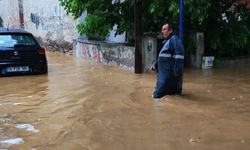 Salihli’yi sağanak vurdu, çok sayıda ev ve iş yeri su altında kaldı