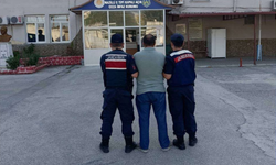 Efeler'de silahlı Yağma suçundan aranan şahıs yakalandı