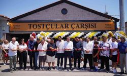 Tarihi Ayvalık Tostçular Çarşısında örnek iş birliği