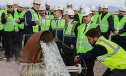 Dikili Jeotermal Isıtmalı Sera Organize Tarım Bölgesi’nde ilk ruhsatlar yatırımcılara teslim edildi