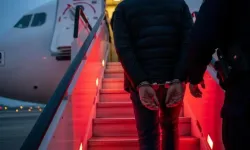 Kırmızı bültenle aranan 54 suçlu Türkiye’ye getirildi