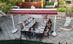 Sınırlar kelimelere dönüştü, hikâyeler ortak hafızaya dönüşüyor;