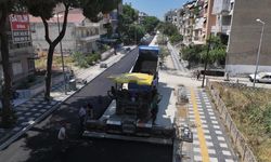 Manisa Büyükşehir Belediyesi, Salihli’de 4 caddeyi sıcak asfaltla yeniliyor