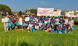 Kuşadası’nda sabah sporu sonrası çevre temizliği