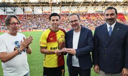 Kasapoğlu’ndan Köybaşı’na jübile maçında plaket