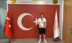 İzmirli öğrenci Singapur’da dünya ikincisi oldu