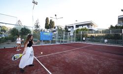 Çeşme’de spora yeni yatırım: 16 Eylül Kurtuluş Parkı’na padel kortu kazandırıldı