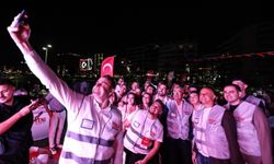 YENİ Parti gençleri Kordon’da “Zafere Giden Yol”u konuştu