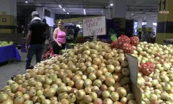 Vatandaş alamıyor, esnaf satamıyor: İzmir'de pazar gündemi
