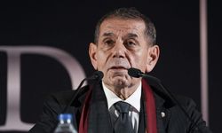 Galatasaray tribünleri Dursun Özbek'i protesto etti!