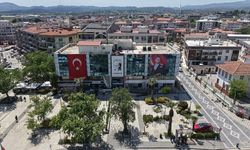 Karabağlar’ın ilk personel tiyatrosu sahnede