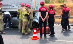 İzmir’de feci kaza: Tıra çarpan otomobilin sürücüsü hayatını kaybetti