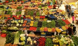 İzmir’de pazarda geçim sıkıntısı: Alışveriş küçüldü