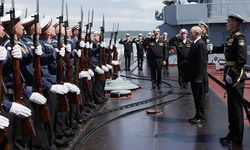 Putin askeri üniformayı giydi Rus ordusuna talimat verdi