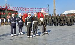 İzmir’de 30 Ağustos coşkusu Cumhuriyet Meydanı’na taştı