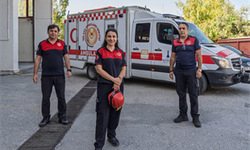 İzmir itfaiyesi evde doğuma yardım etti