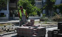 Kuşadası’nda yollar yenileniyor