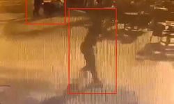 İzmir’de belediyeye ait kafeye silahlı saldırı kamerada