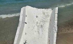 Çeşme’de denizi köpük kutular bastı