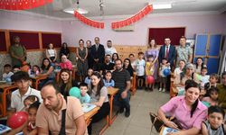 Aydın’da okula ilk adım atan minikler yalnız kalmadı