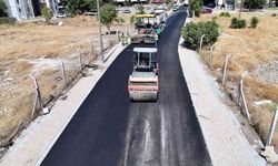 Efeler’de sıcak asfalt çalışmaları sürüyor