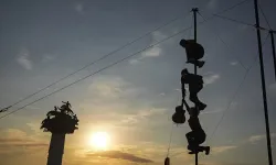İzmir’de Gündoğdu Meydanı’nda akrobasi gösterisi