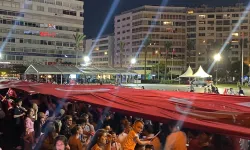 İzmir’de kurtuluş yıl dönümünde bayraklı yürüyüş