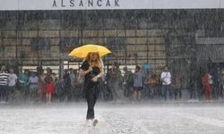 İzmir’de sonbahar havası başlıyor: Yarın gök gürültülü, sağanak yağış var