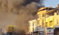 İzmir’de iş yeri yangını: Patlama sesleri paniğe neden oldu