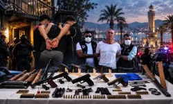 İzmir'de Arabacı ve Sayal gruplarına operasyon