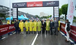 ŞAMPİYONLUK KUPASINI VALİ TAVLI VERDİ