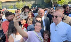 Ümit Özdağ İzmir Kitap Fuarı’nda okurlarıyla buluştu
