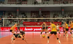 İzmir’de voleybol heyecanında kazanan VakıfBank