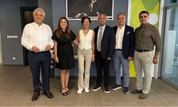 İzmirlilerin gözü güvenilir ellerde: Genç göz hekimlerine katarakt cerrahisi eğitimi