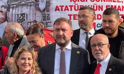 CHP İzmir İl Başkanlığı Cumhuriyet Meydanı’nda alternatif tören düzenledi