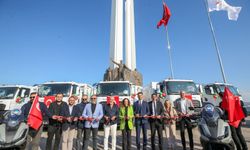 17 yeni çöp kamyonu “Tertemiz Karşıyaka” için yola çıktı!