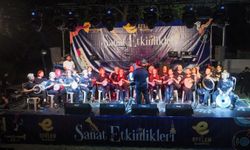 BAŞKAN YETİŞKİN’DEN EFELER’DE CUMHURİYET BAYRAMI ŞÖLENİ