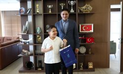 ALİAĞALI ÖZEL YÜZÜCÜ KAAN VURAL AÇIK DENİZDE YENİ HEDEFLERE YÜZÜYOR