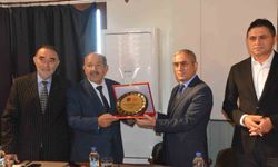 İzmir’de din görevlisinden örnek davranış: 1 yıllık emekli maaşını bağışladı