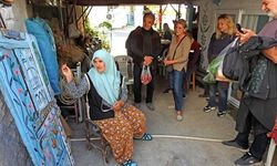 Çeşme’deki eski kapıya Nuran Erden’in fırçasıyla yeni hayat