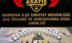 İzmir’de bir evde binlerce uyuşturucu hap ele geçirildi