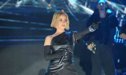 Derya Uluğ, İzmir Kültür Yolu Festivali’nde sahne aldı