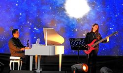 Mustafa Boran Durgun, Çeşme’de bestelediği eserlerini Çeşme Kalesi’nde seslendirdi