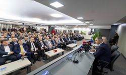 İzmir'de. “Suya indirim geliyor, ulaşıma zam yok”