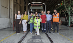 İzmir Metrosu 8 yaşındaki Emirhan’ın hayalini gerçekleştirdi